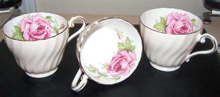 S286-3 Footed Cup