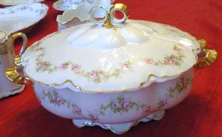 3211 Oval Covered Vegetable