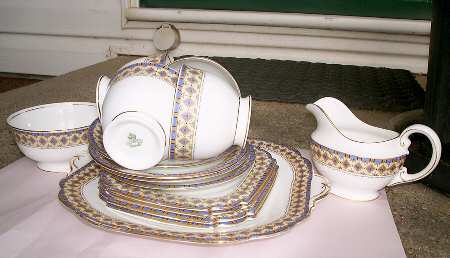 B162 Square Handled Cake Plate