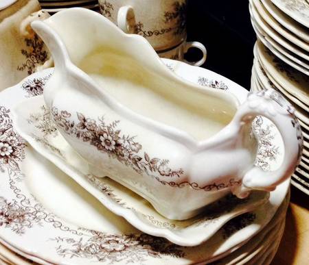 Exeter Black Gravy Boat & Underplate