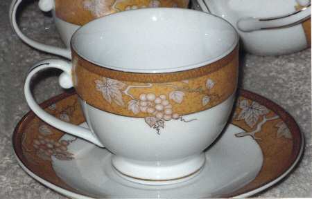 AJZ2 Footed Cup & Saucer Set