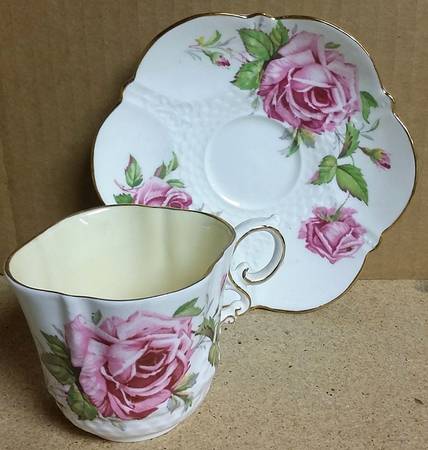 C1352 Footed Cup & Saucer Set