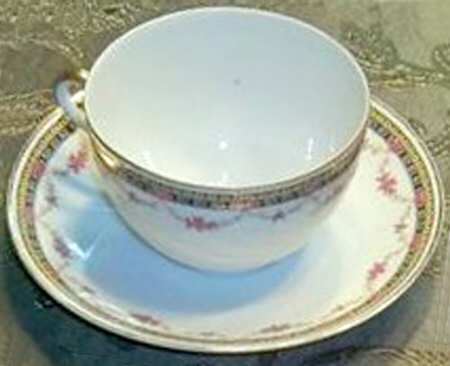 7647 Flat Cup & Saucer Set