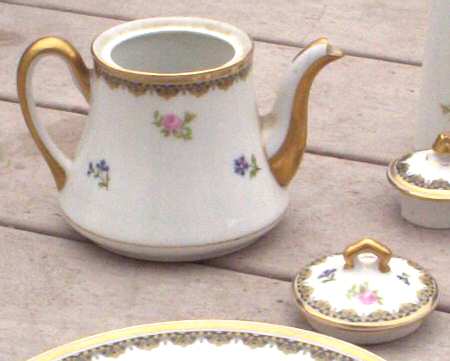 Ahr940 Teapot & Lid