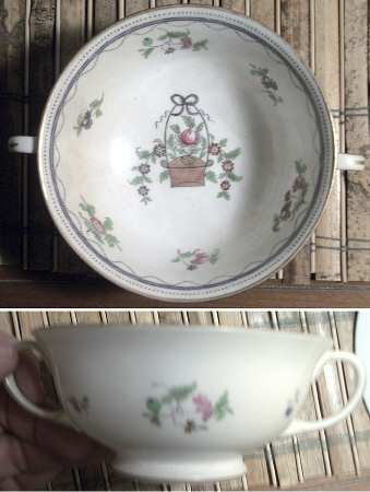 A1676 Footed Cream Soup Bowl