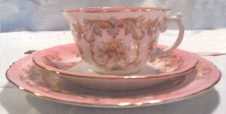 Spray No. 32 Flat Cup & Saucer Set