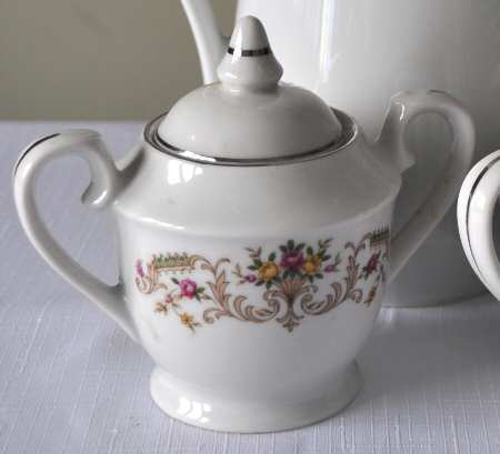 ART45 Sugar Bowl & Lid