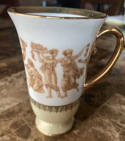 885 Footed Cup
