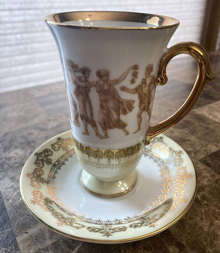 885 Footed Cup & Saucer Set