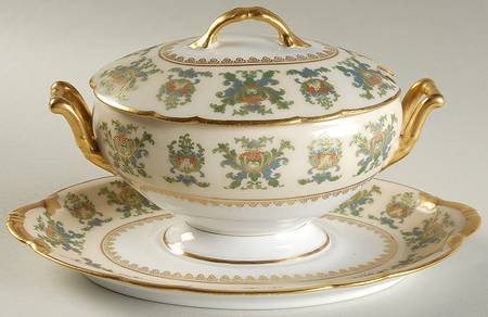 AHR977 Gravy Boat w/Attached Underplate & Lid