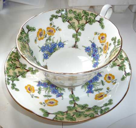 B960 Footed Cup & Saucer Set