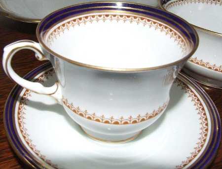 AYN257 Footed Cup & Saucer Set