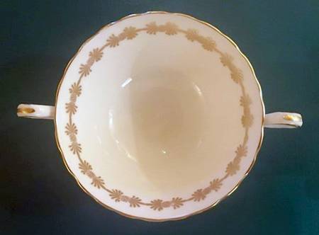 AYN262 Footed Cream Soup Bowl