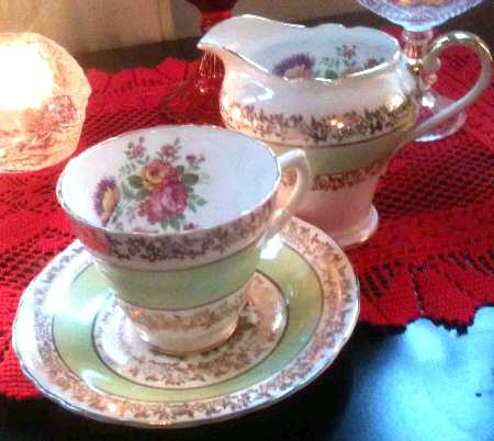 AYN263 Footed Cup & Saucer Set
