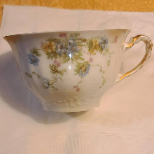 AHR1021 Footed Cup