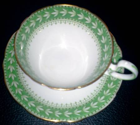 B1743 Footed Cup & Saucer Set