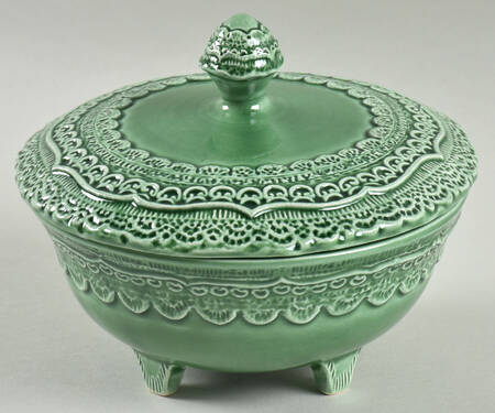 Finezza Cream 5" Round Dish & Lid