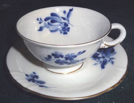 ARA167 Footed Cup & Saucer Set