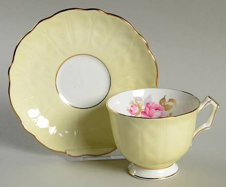 2915 Footed Cup & Saucer Set