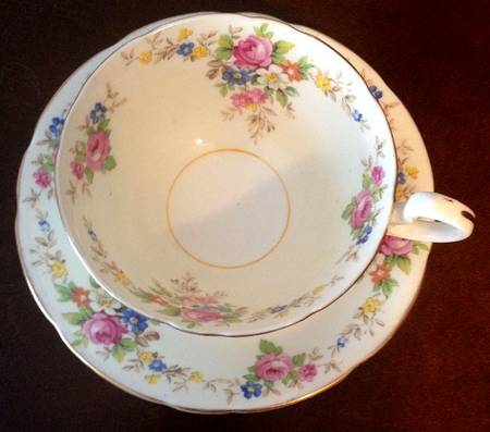 AYN279 Footed Cup & Saucer Set
