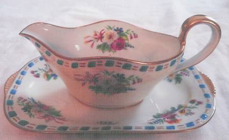 AHR1084 Gravy Boat with Attached Underplate