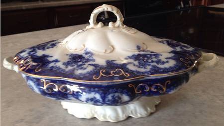 Rosetta Blue (Gold Accents) Round Covered Vegetable