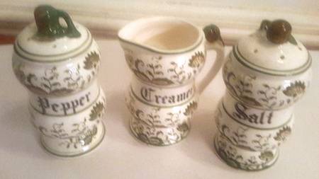 Spanish Onion Salt & Pepper Set