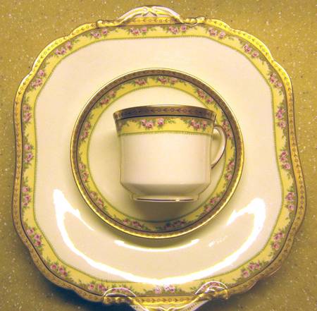 A2883 Square Handled Cake Plate