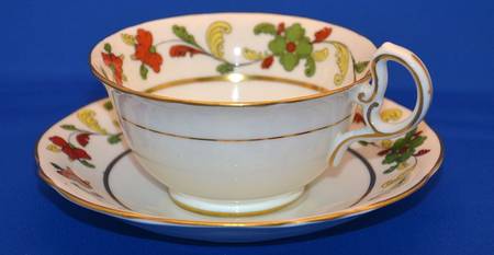 1423 Footed Cup & Saucer Set