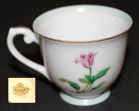 ALB27 Footed Cup
