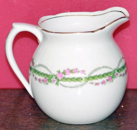 A942 Creamer