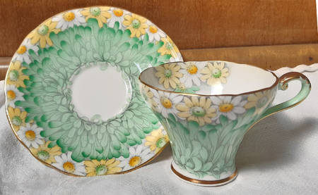B4617 Footed Cup & Saucer Set