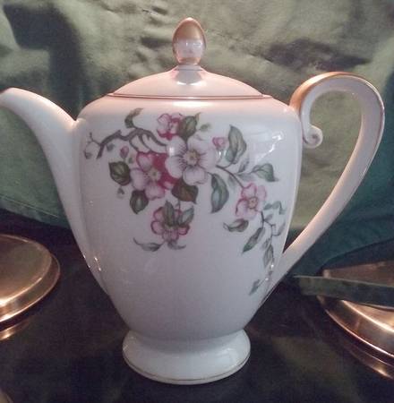 ALB28 Teapot & Lid