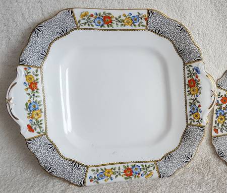 B163 Cake Plate