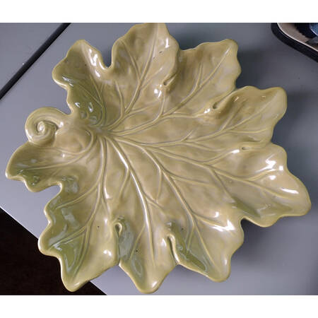 Leaves and Vines Green Large Leaf Dish