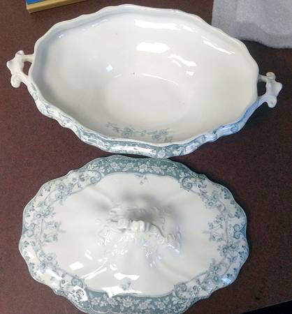 Manhattan Light Blue Oval Covered Vegetable