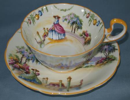 B1711 Footed Cup & Saucer Set