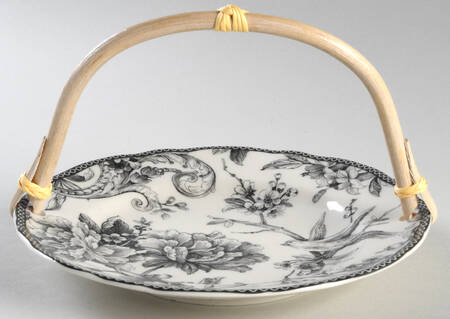 Adelaide Black 5 3/8"-5 5/8" Bamboo Handled Serving Plate  HC