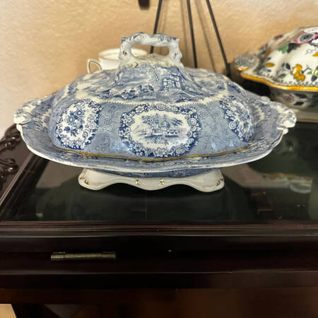 Oriental Blue Rectangular Covered Vegetable