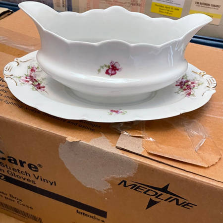 5536 Gravy Boat with Attached Underplate