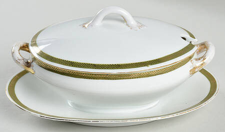 ADH38 Gravy Boat w/Attached Underplate & Lid