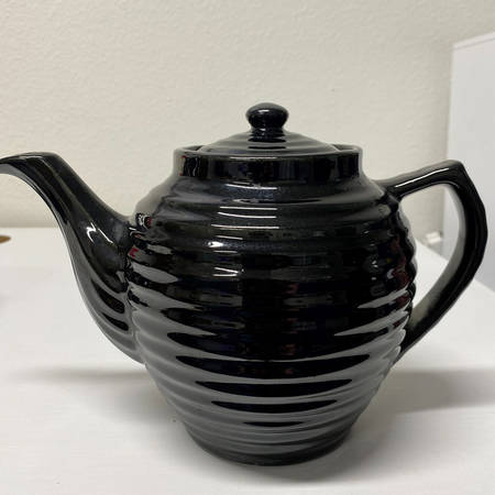 Ring Black Teapot & Lid