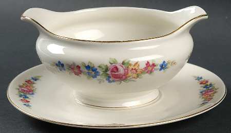 Carmen Gravy Boat with Attached Underplate