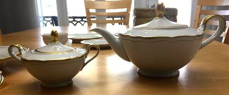 Grandeur Teapot & Lid
