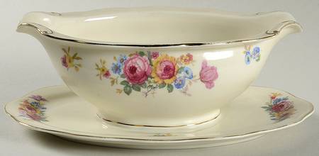 Le Bouquet Gravy Boat with Attached Underplate