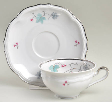 Sandra Flat Cup & Saucer Set