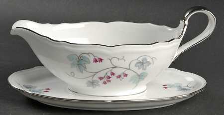 Sandra Gravy Boat with Attached Underplate