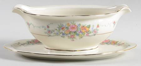 Stephanie Gravy Boat with Attached Underplate