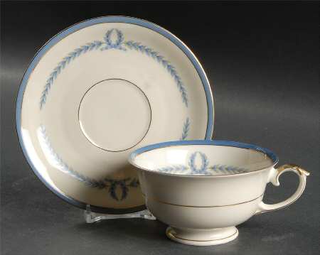 The Trend Footed Cup & Saucer Set