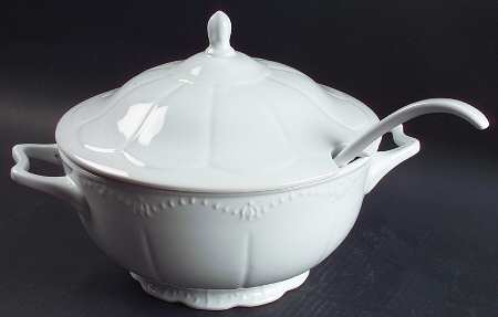 Versaille Tureen & Lid w/Ladle